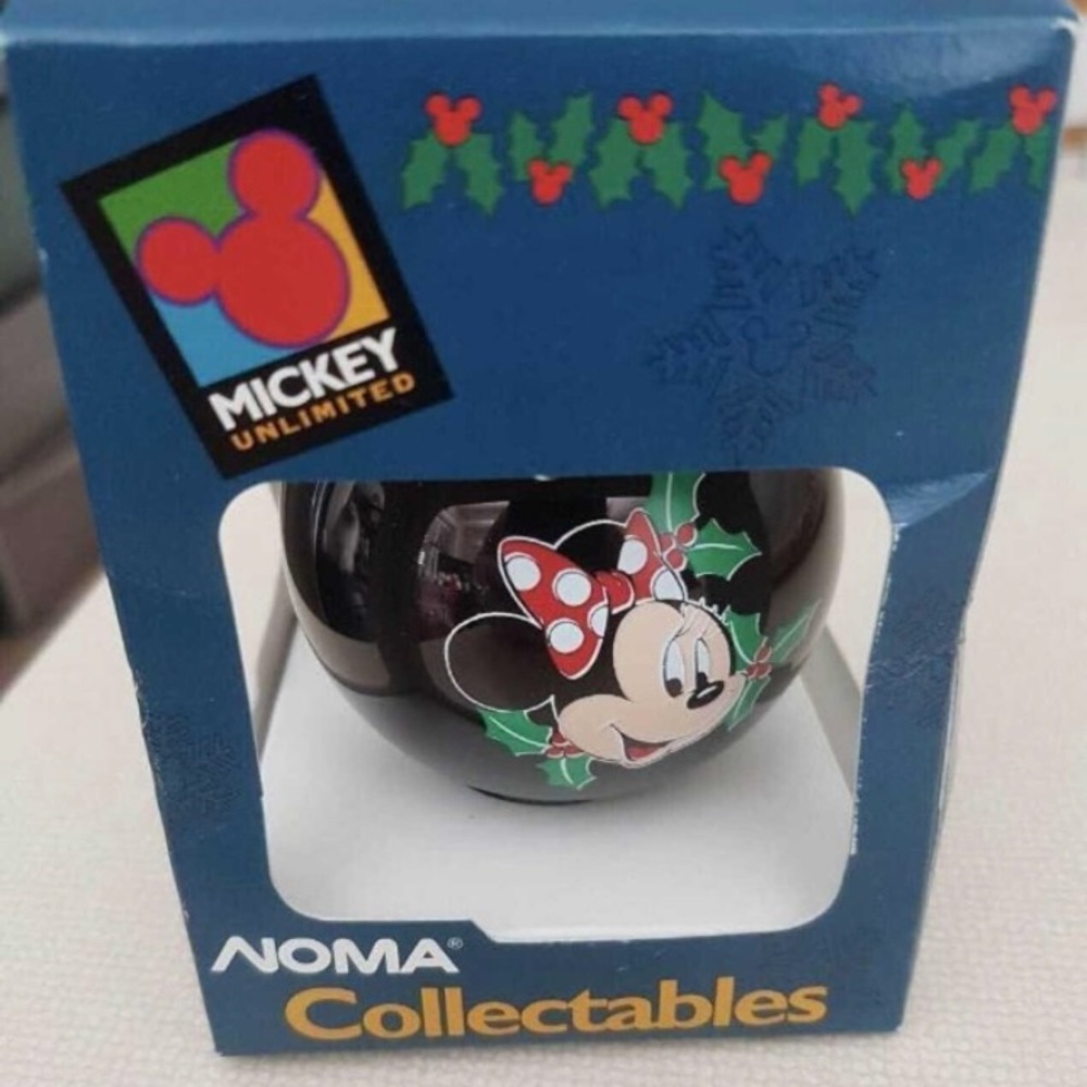 Disney Minnie Mouse Holiday collectable Ornament